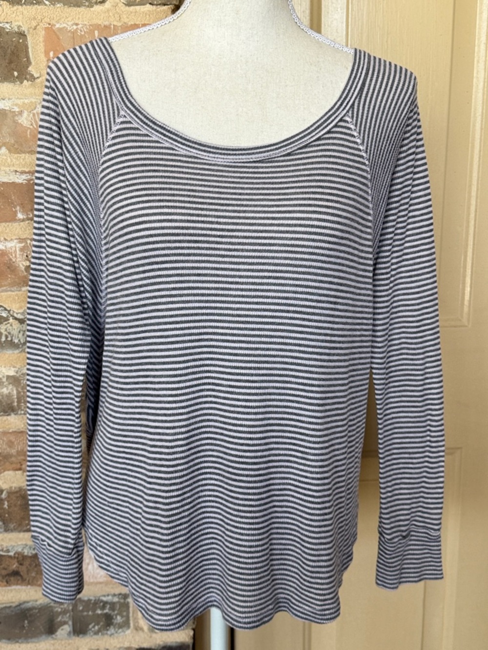 3/$20 Splendid Gray & White Striped Ribbed Knit Top Casual Athleisure